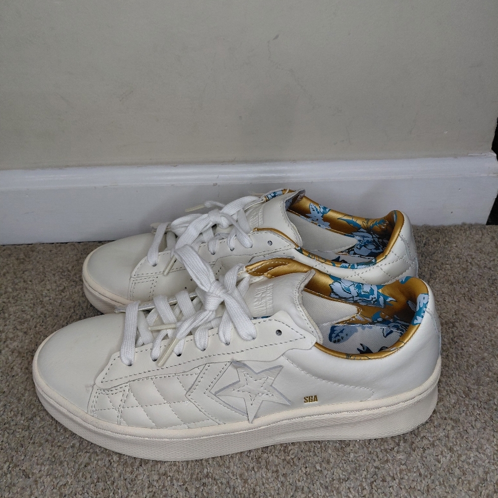 Converse Women Size 9 Ivory Leather Women's Sneakers
